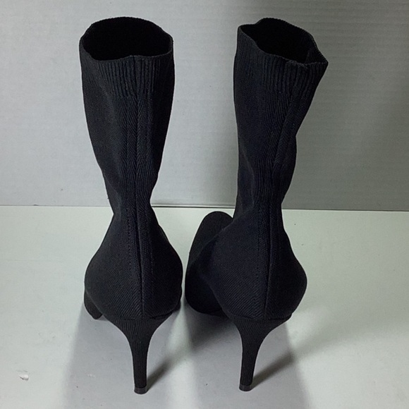 Balenciaga
Women's Knife Knit High Heel Booties - Picture 7 of 11